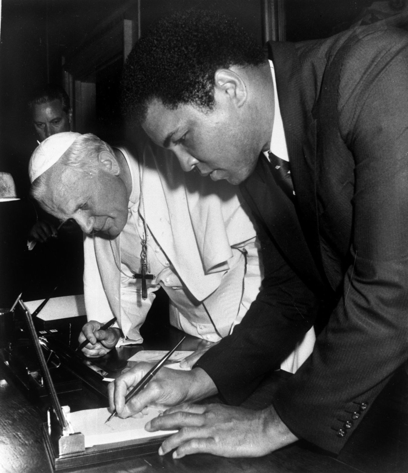 1982: Pope John Paul II and Muhammad Ali